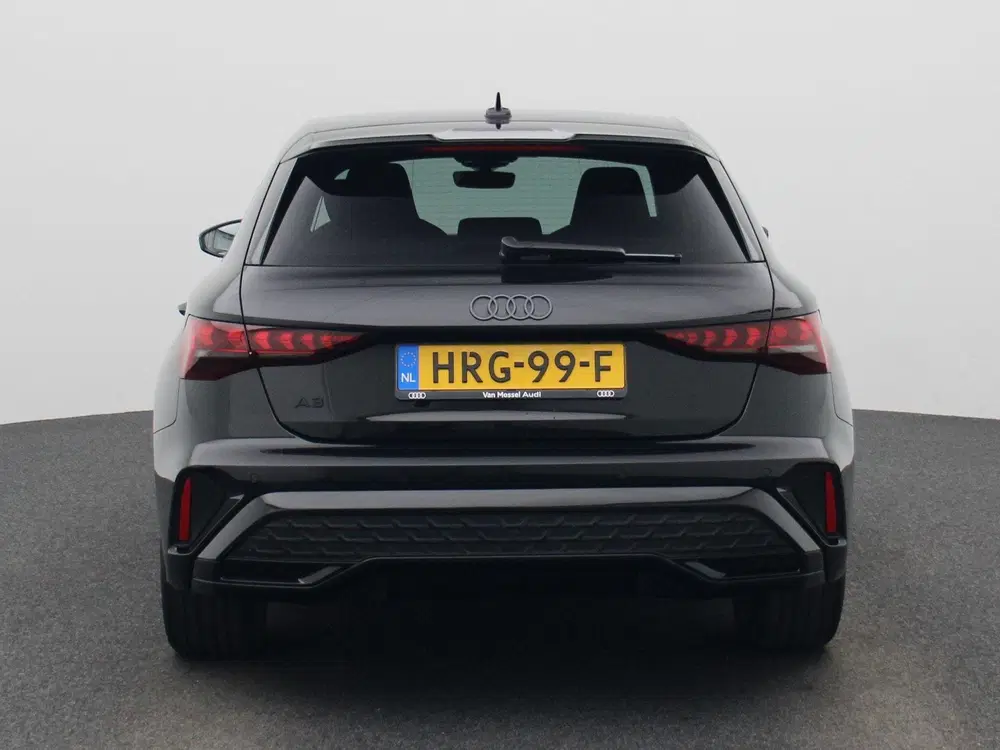 Audi A3 40 TFSI e S edition Navigatie uit 2025, foto 5