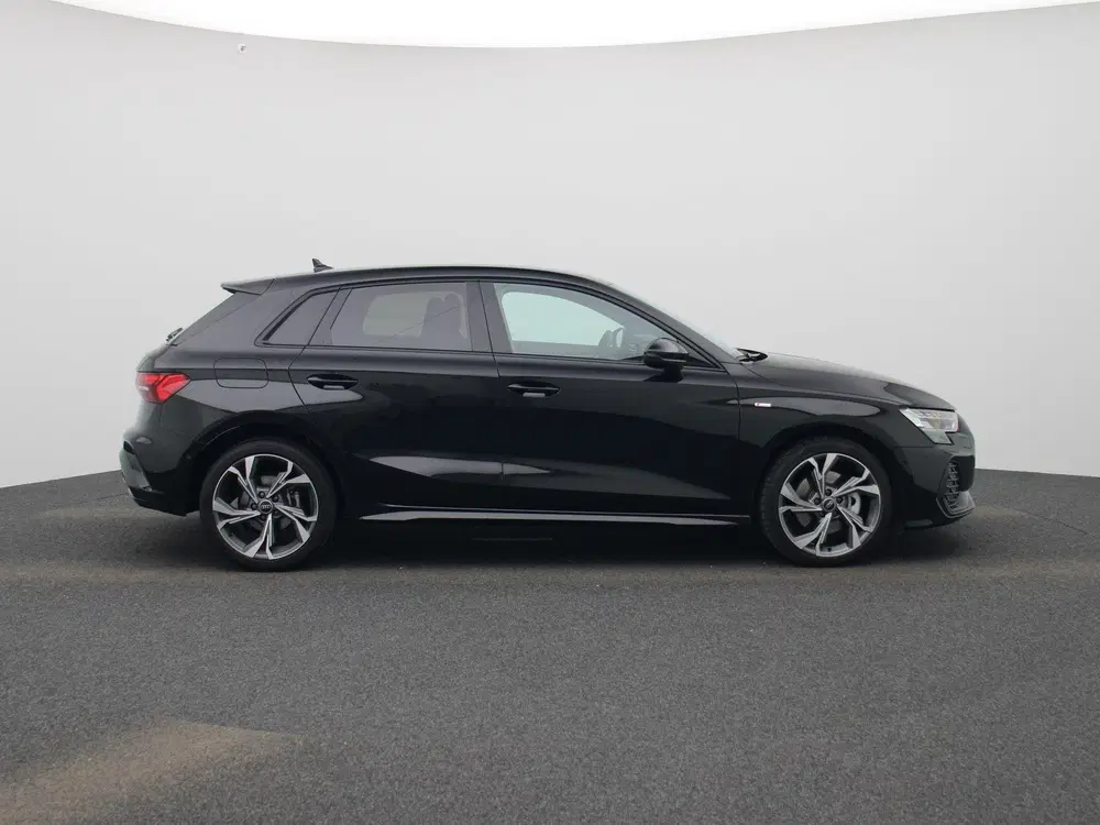 Audi A3 40 TFSI e S edition Navigatie uit 2025, foto 6