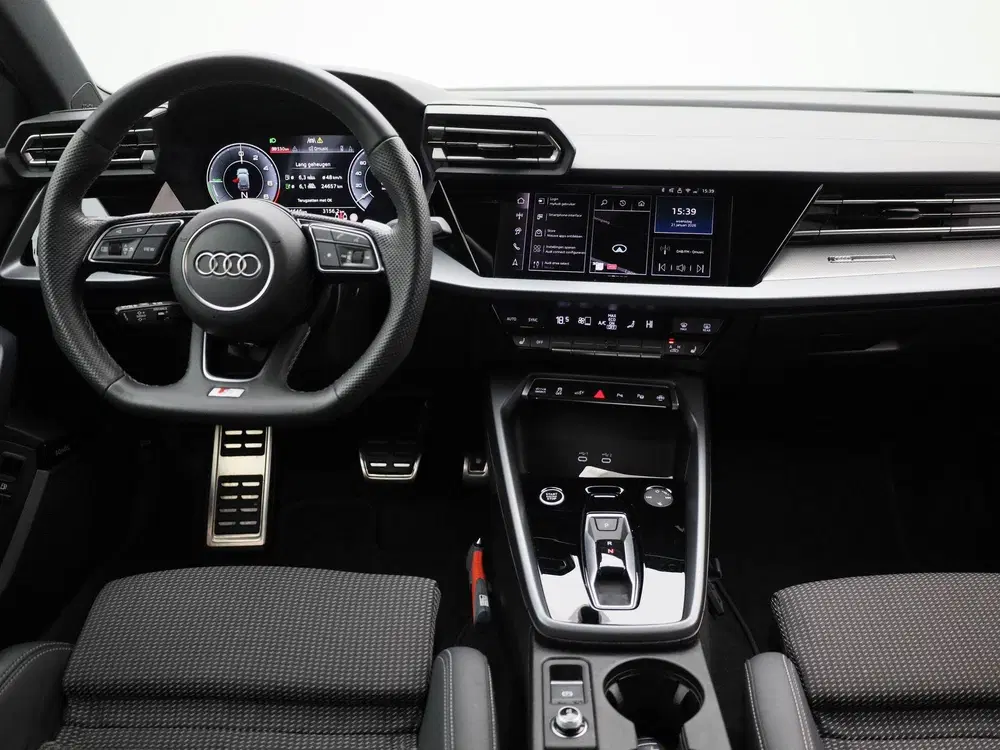 Audi A3 40 TFSI e S edition Navigatie uit 2025, foto 7