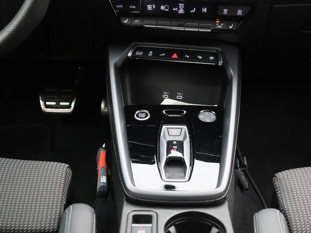 Audi A3 40 TFSI e S edition Navigatie uit 2025, foto 9