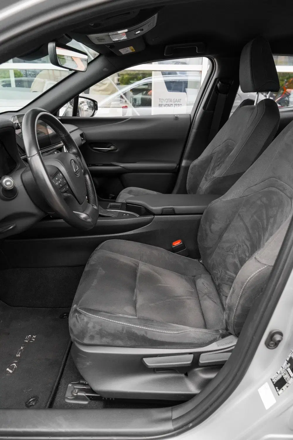 Lexus UX 250h uit 2023, foto 11