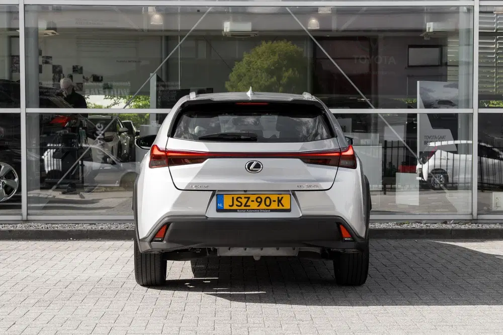 Lexus UX 250h uit 2023, foto 14