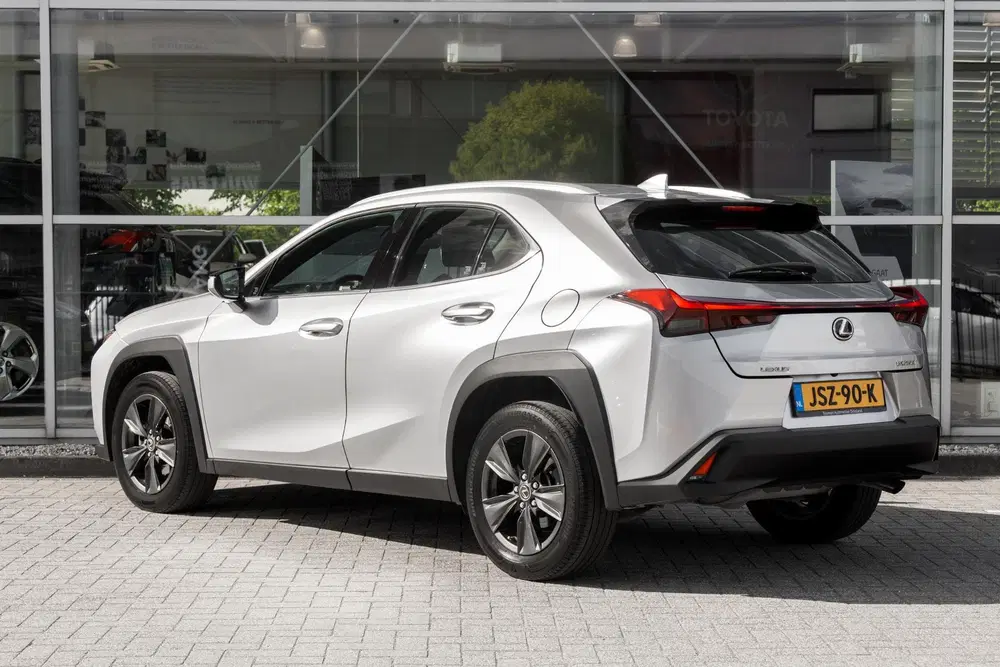 Lexus UX 250h uit 2023, foto 8