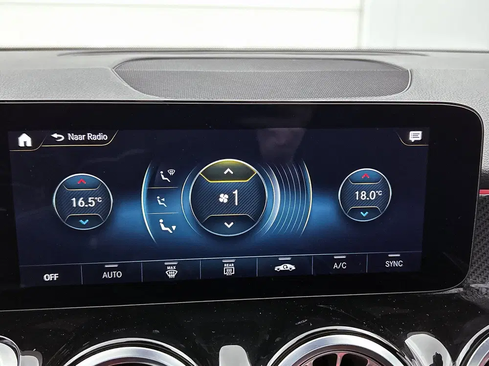 Mercedes-Benz GLB 200 Business Solution AMG uit 2023, foto 11