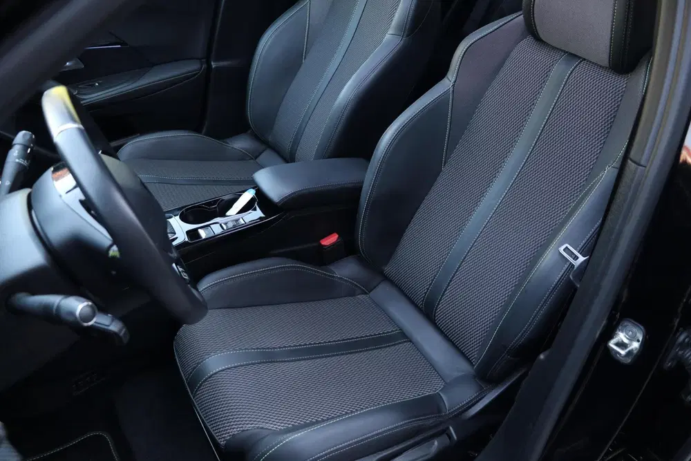 Peugeot 2008 EV 54 kWh uit 2024, foto 15