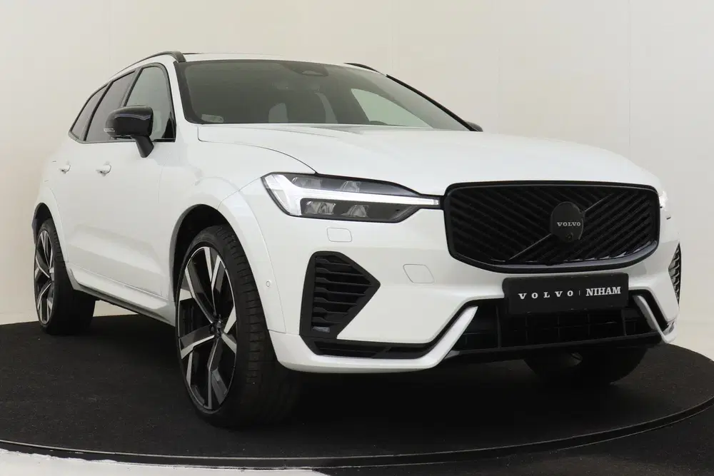Volvo XC60 T6 PLUG-IN HYBRID AWD PLUS BLACK EDITION uit 2025, foto 11
