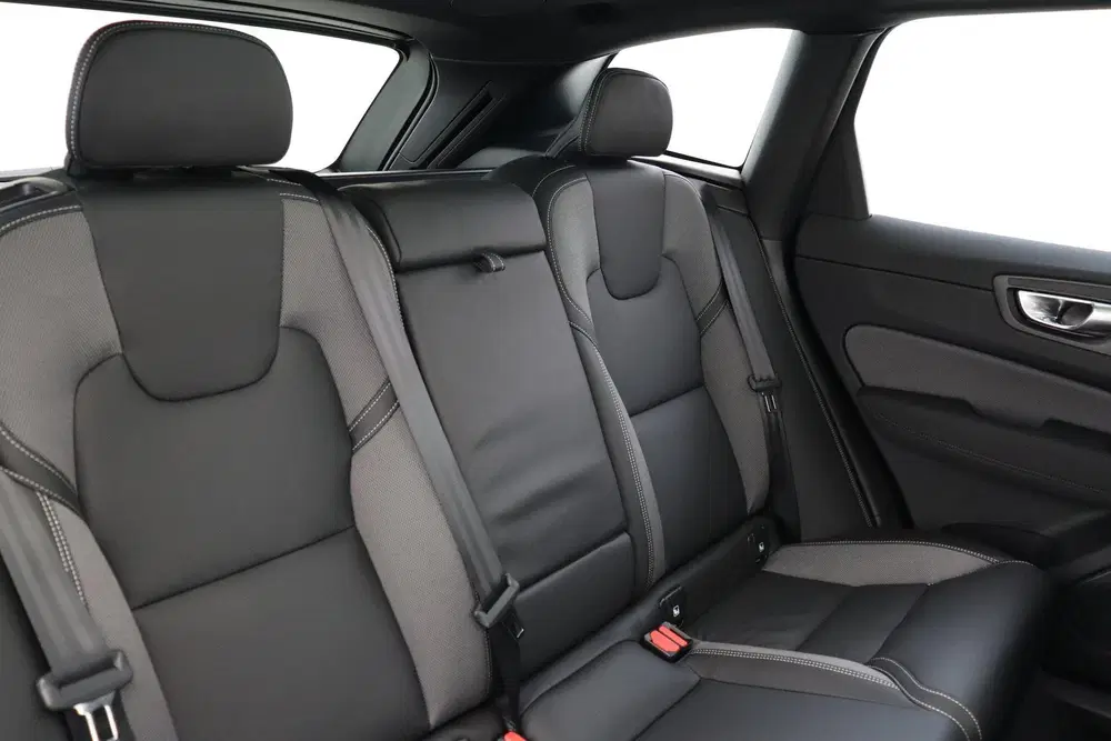Volvo XC60 T6 PLUG-IN HYBRID AWD PLUS BLACK EDITION uit 2025, foto 12