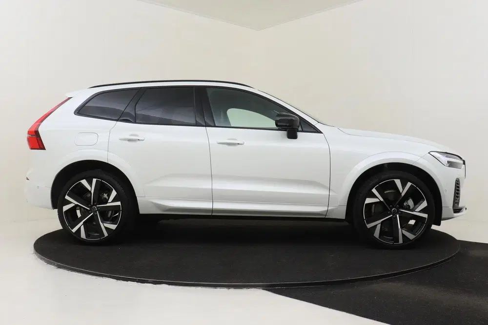 Volvo XC60 T6 PLUG-IN HYBRID AWD PLUS BLACK EDITION uit 2025, foto 13