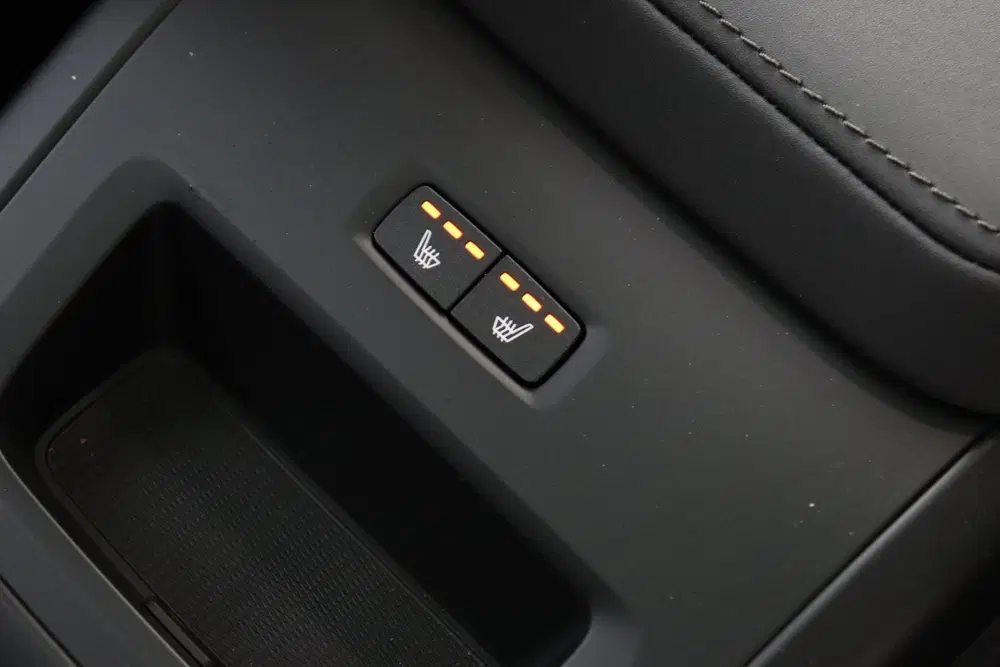 Volvo XC60 T6 PLUG-IN HYBRID AWD PLUS BLACK EDITION uit 2025, foto 14