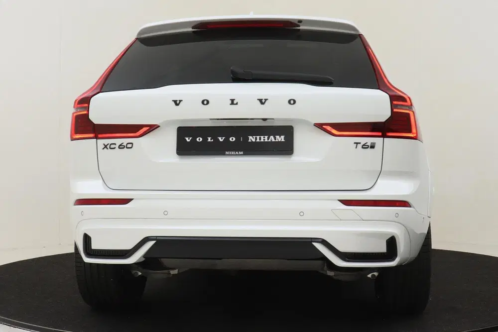Volvo XC60 T6 PLUG-IN HYBRID AWD PLUS BLACK EDITION uit 2025, foto 15