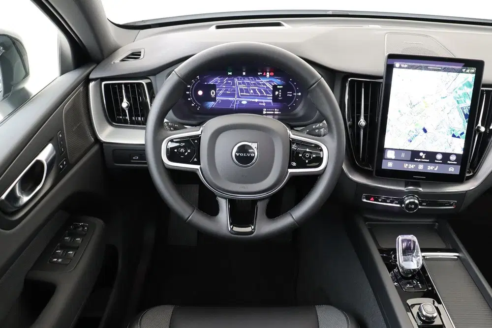 Volvo XC60 T6 PLUG-IN HYBRID AWD PLUS BLACK EDITION uit 2025, foto 2