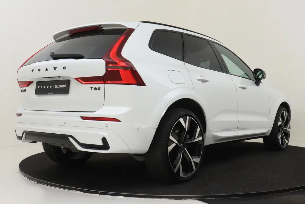 Volvo XC60 T6 PLUG-IN HYBRID AWD PLUS BLACK EDITION uit 2025, foto 3