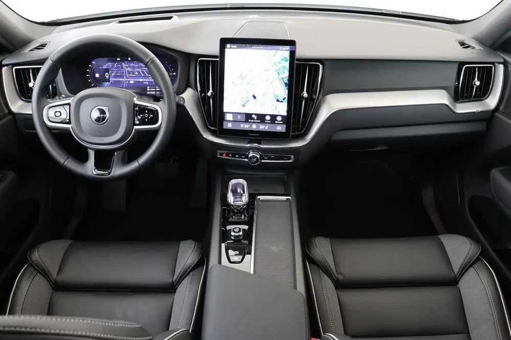 Volvo XC60 T6 PLUG-IN HYBRID AWD PLUS BLACK EDITION uit 2025, foto 4