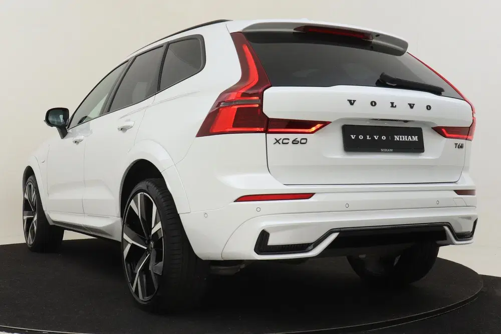 Volvo XC60 T6 PLUG-IN HYBRID AWD PLUS BLACK EDITION uit 2025, foto 5