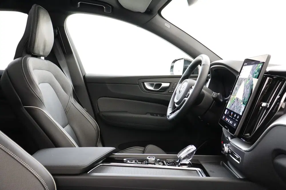 Volvo XC60 T6 PLUG-IN HYBRID AWD PLUS BLACK EDITION uit 2025, foto 8