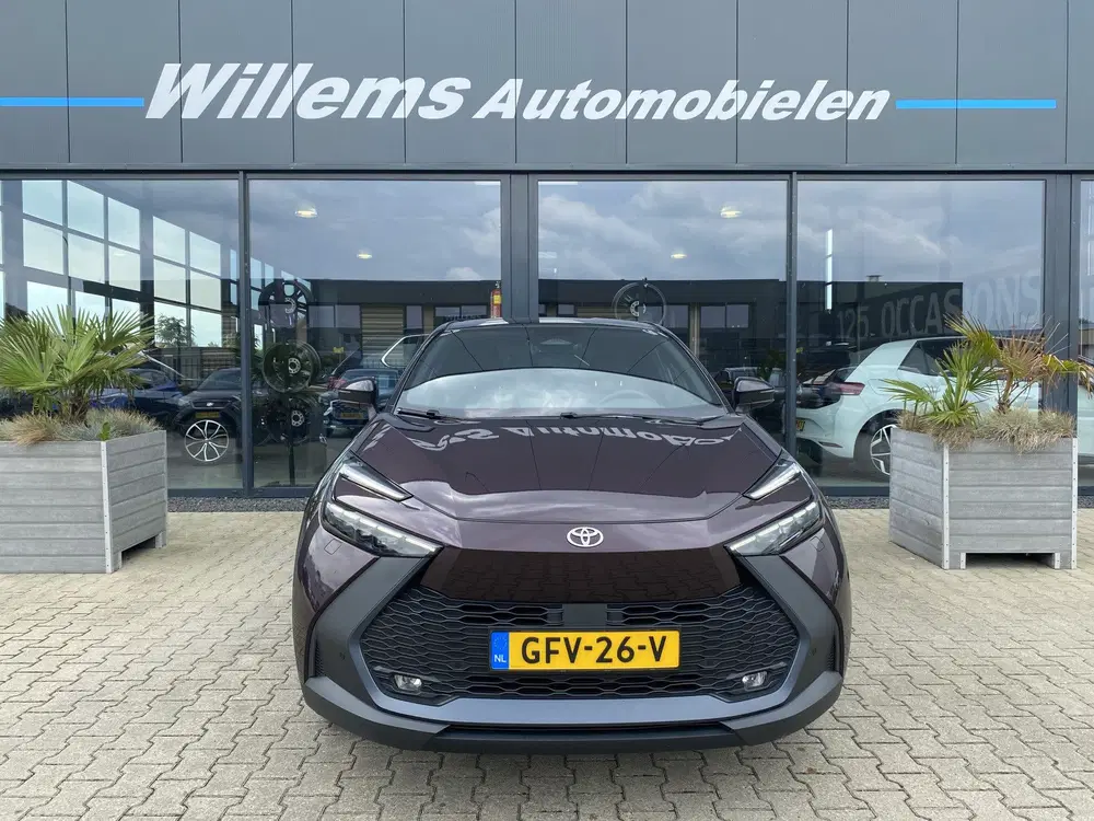 Toyota C-HR 1.8 Hybrid 140 Business Plus App-Connect uit 2024, foto 2