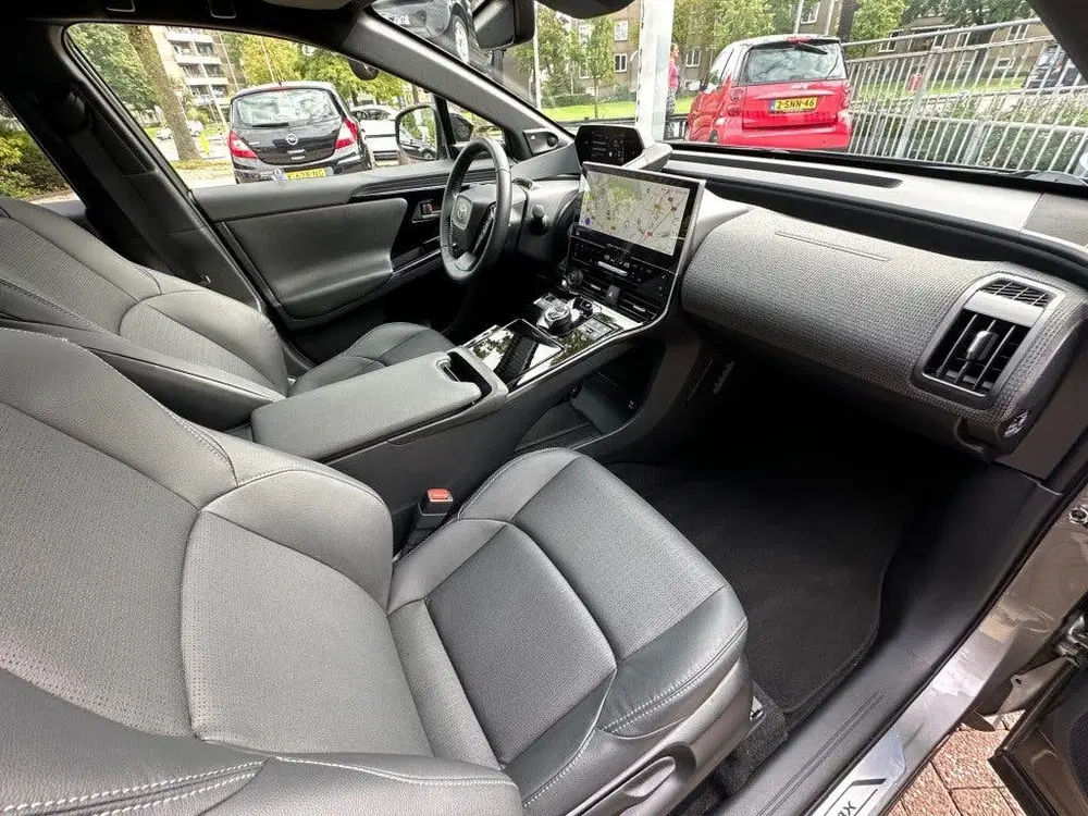 Toyota bZ4X Premium 4WD 71 KWH Glazen dak Leder JBL St uit 2022, foto 10