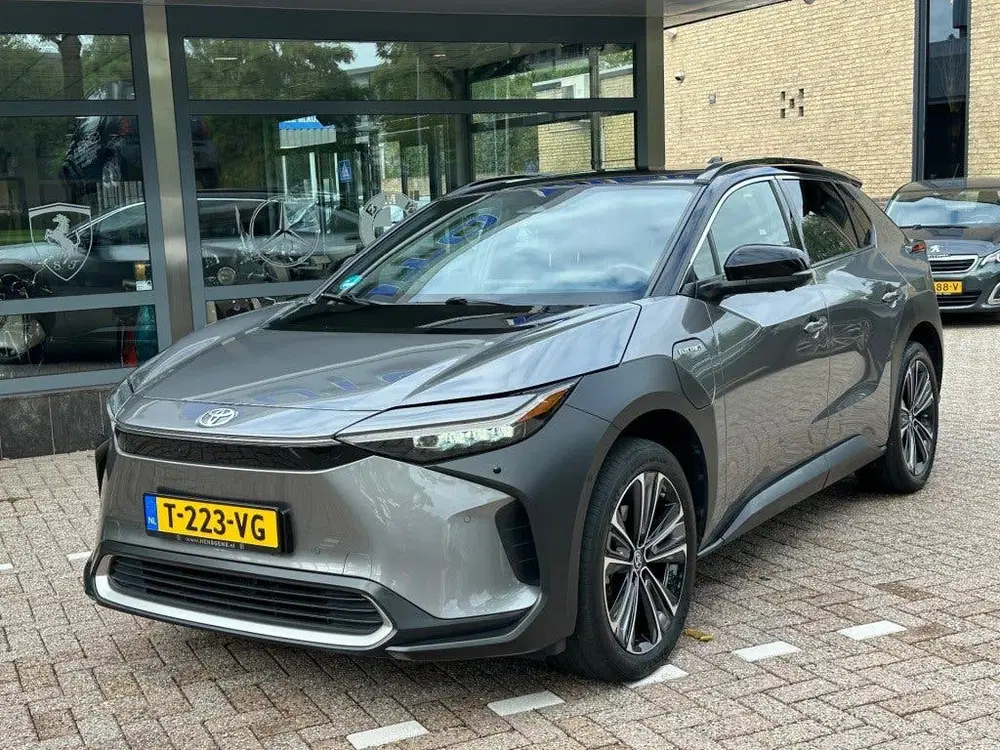 Toyota bZ4X Premium 4WD 71 KWH Glazen dak Leder JBL St uit 2022, foto 2