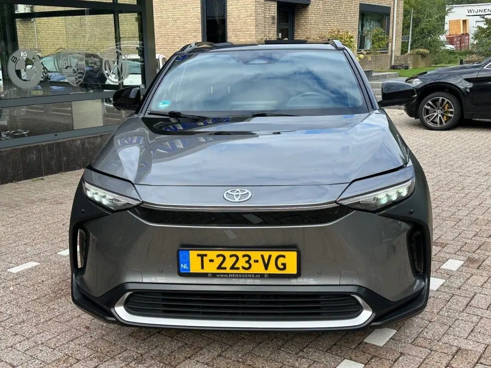 Toyota bZ4X Premium 4WD 71 KWH Glazen dak Leder JBL St uit 2022, foto 3