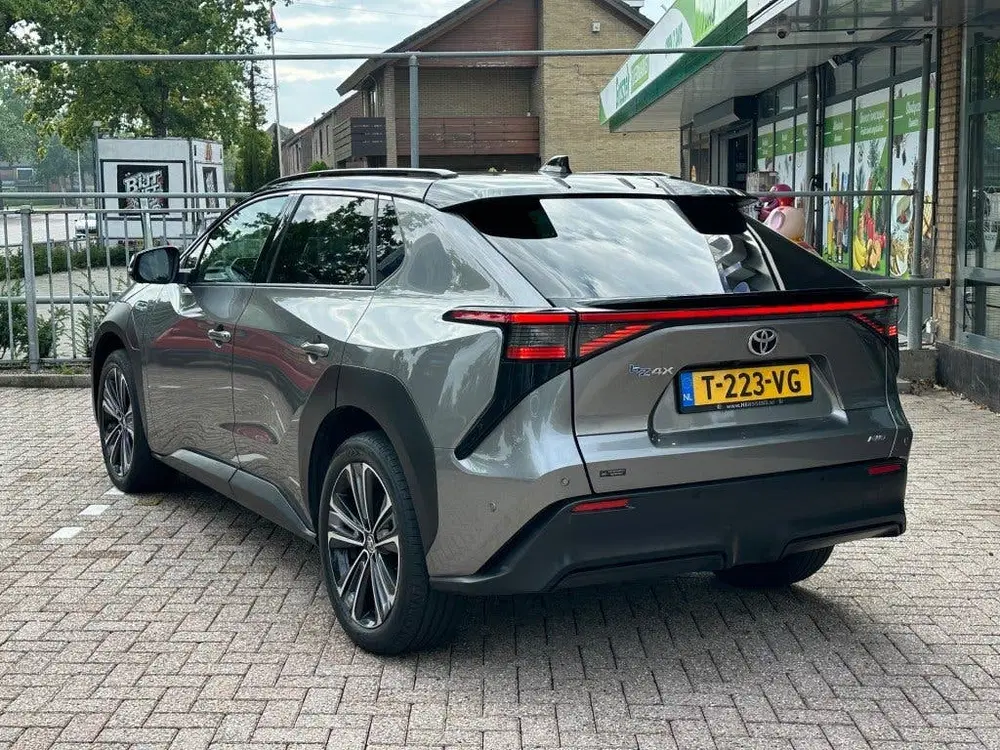 Toyota bZ4X Premium 4WD 71 KWH Glazen dak Leder JBL St uit 2022, foto 4