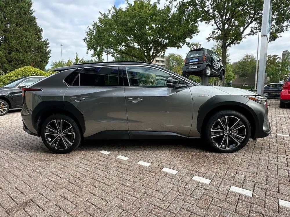 Toyota bZ4X Premium 4WD 71 KWH Glazen dak Leder JBL St uit 2022, foto 6