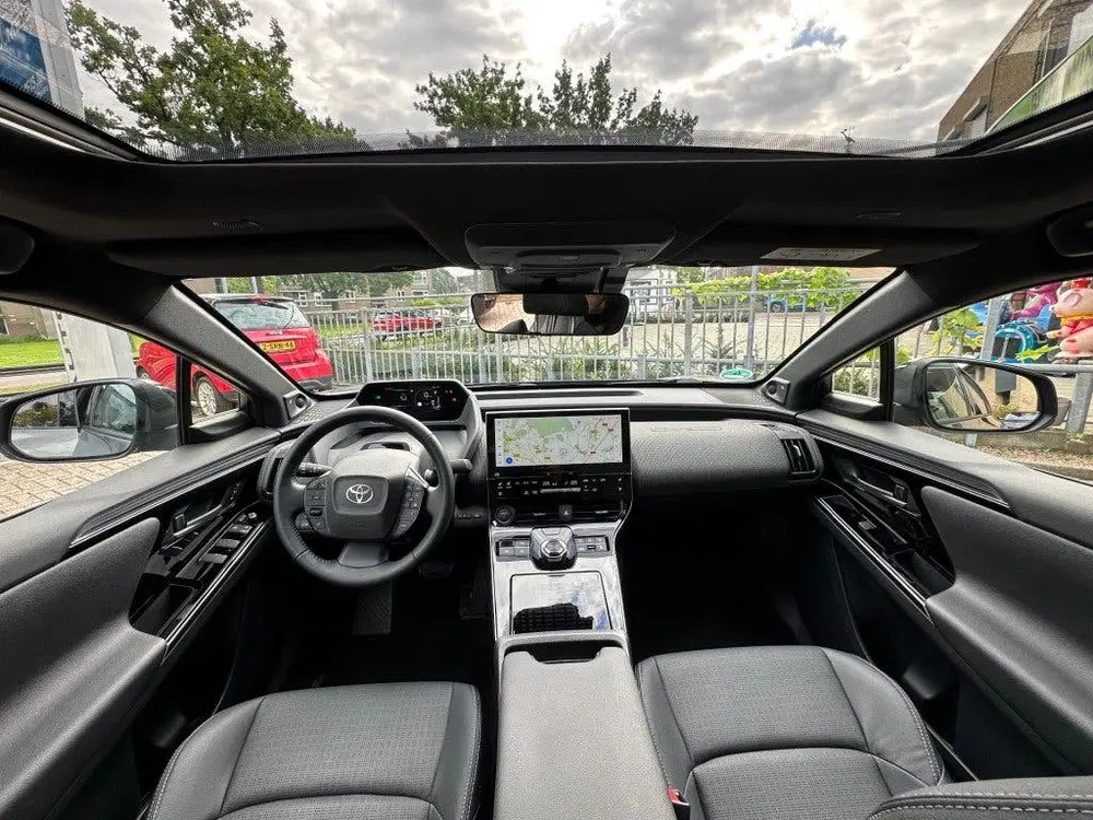 Toyota bZ4X Premium 4WD 71 KWH Glazen dak Leder JBL St uit 2022, foto 9