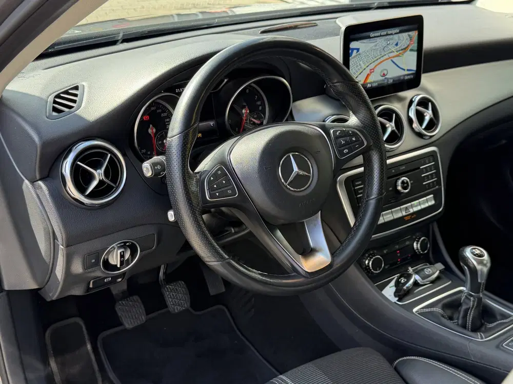 Mercedes-Benz GLA 180 Urban Sport uit 2019, foto 2
