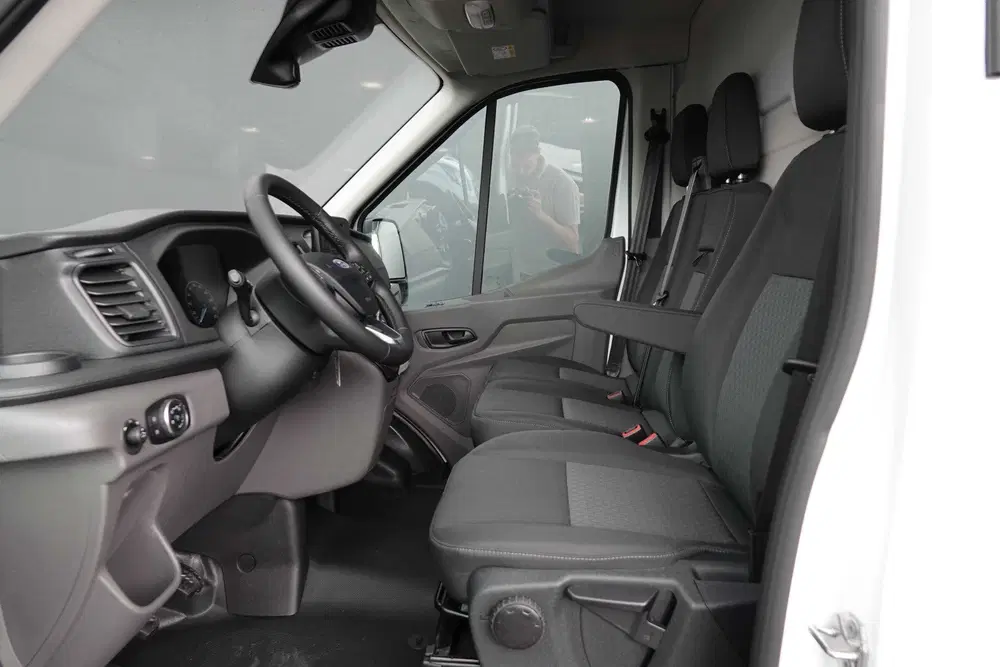 Ford Transit L3H2 2.0Tdci 130PK uit 2024, foto 5