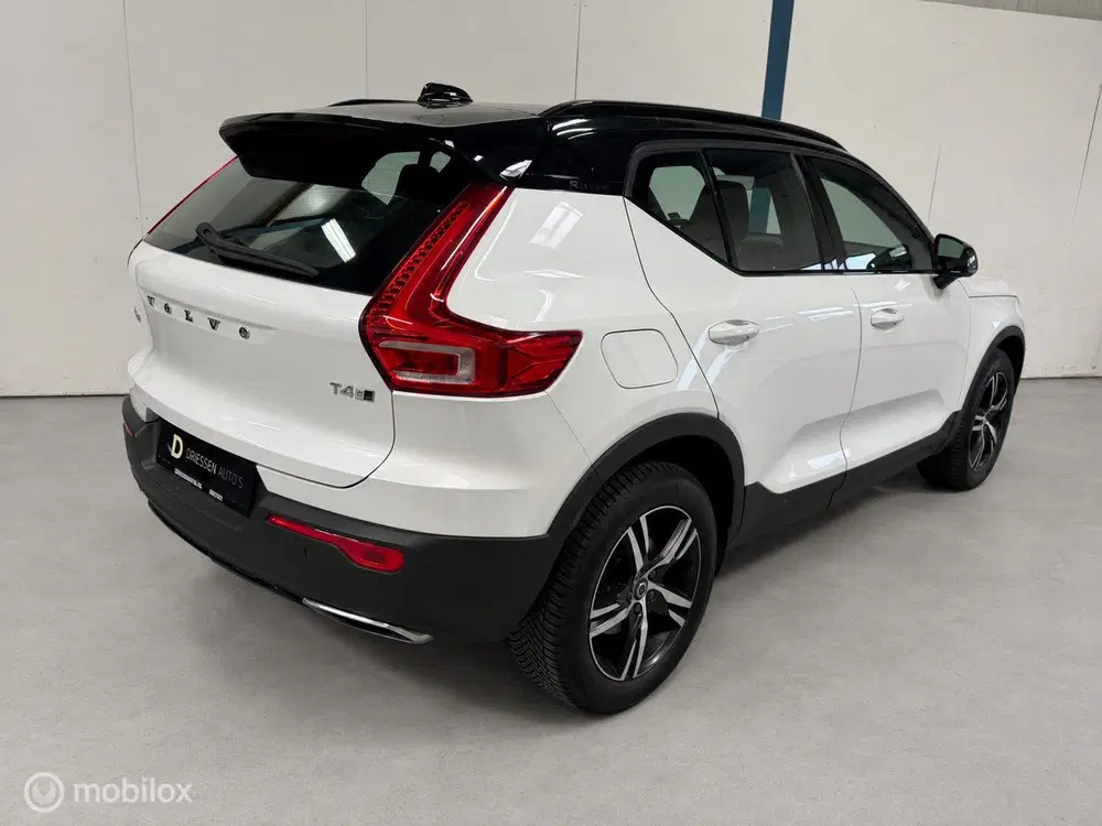 Volvo XC40 2.0 T4 AWD R-Design AUTOMAAT uit 2019, foto 2