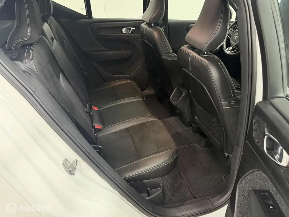 Volvo XC40 2.0 T4 AWD R-Design AUTOMAAT uit 2019, foto 9