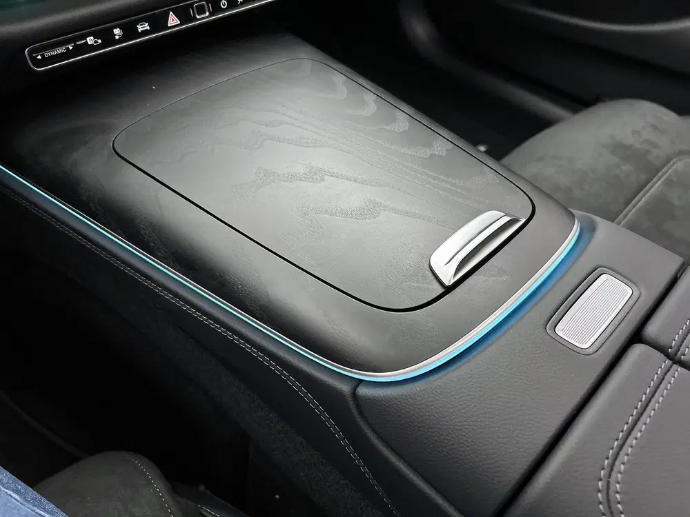 Mercedes-Benz E-Klasse 300 e Business Solution AMG uit 2026, foto 11