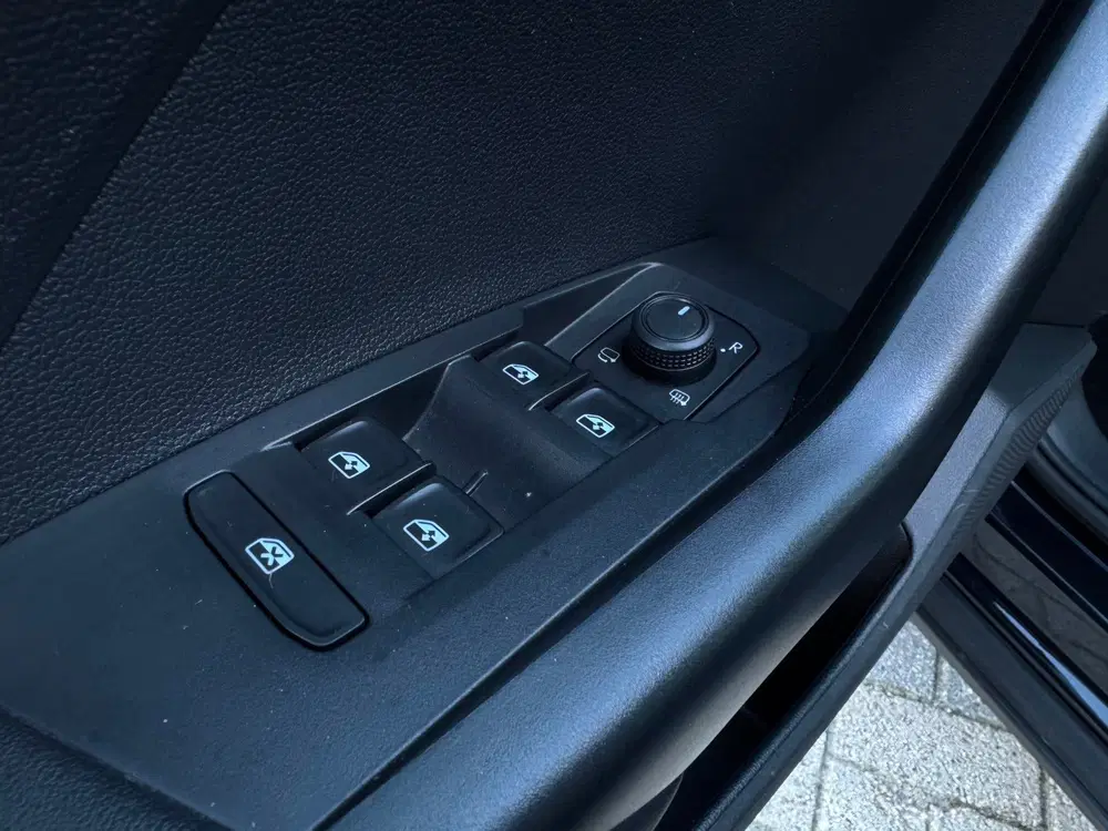 Volkswagen T-Cross 1.0 TSI Life CAMERA uit 2022, foto 11