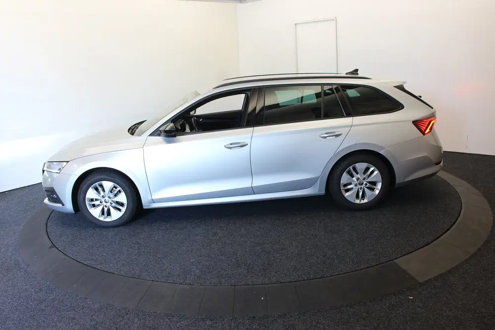 Skoda Octavia 1.0 e-TSI Sport Business Schaalstoelen Vir uit 2023, foto 13