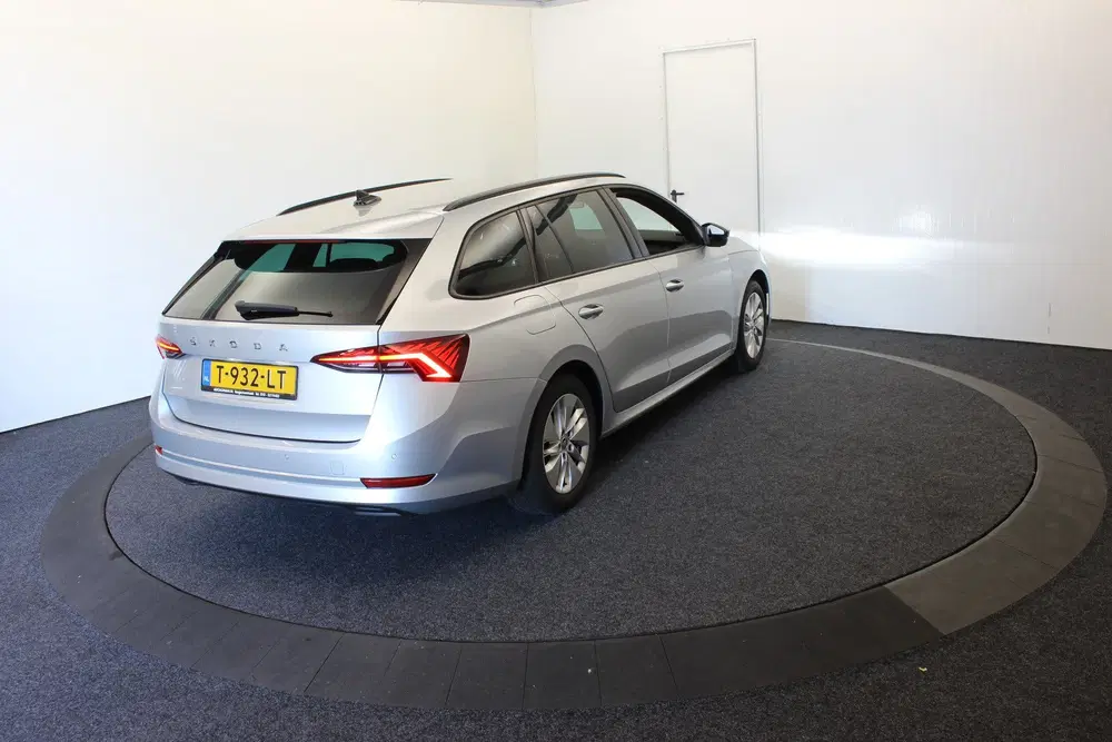 Skoda Octavia 1.0 e-TSI Sport Business Schaalstoelen Vir uit 2023, foto 15