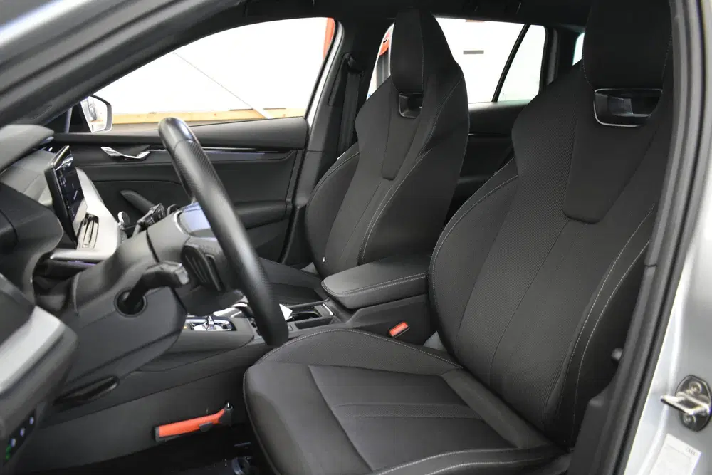 Skoda Octavia 1.0 e-TSI Sport Business Schaalstoelen Vir uit 2023, foto 2