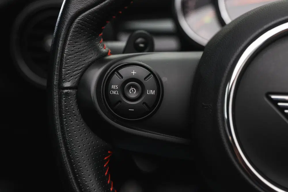 Mini Cabrio Cooper S JCW Automaat uit 2019, foto 10