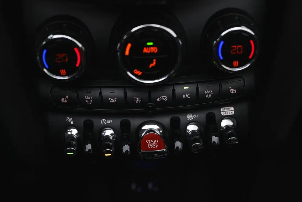 Mini Cabrio Cooper S JCW Automaat uit 2019, foto 12