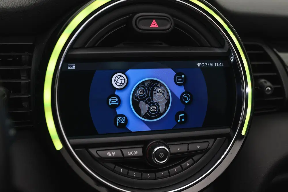Mini Cabrio Cooper S JCW Automaat uit 2019, foto 13