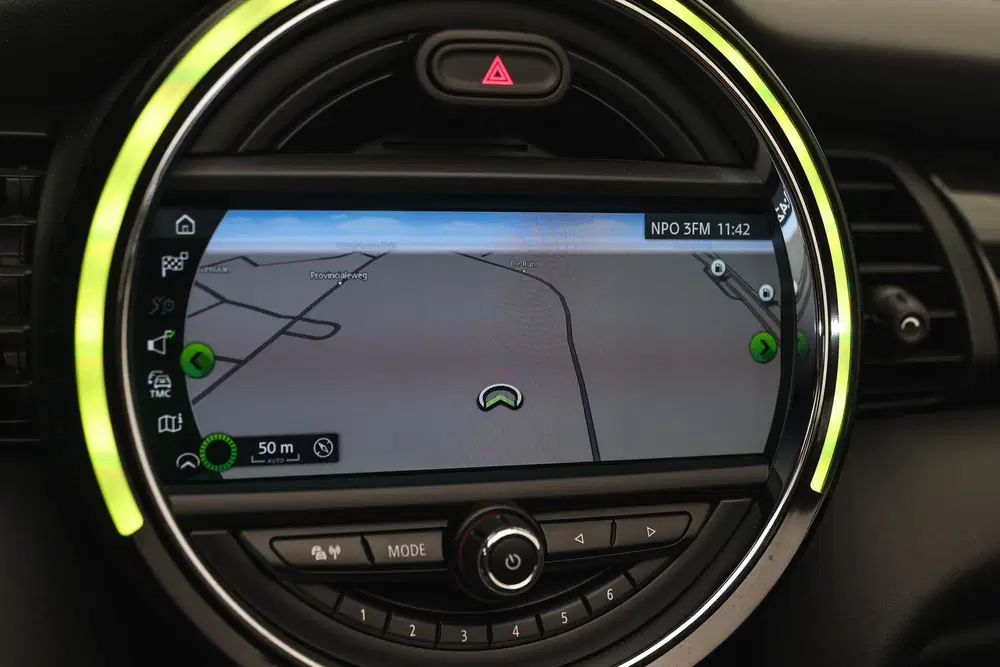Mini Cabrio Cooper S JCW Automaat uit 2019, foto 15