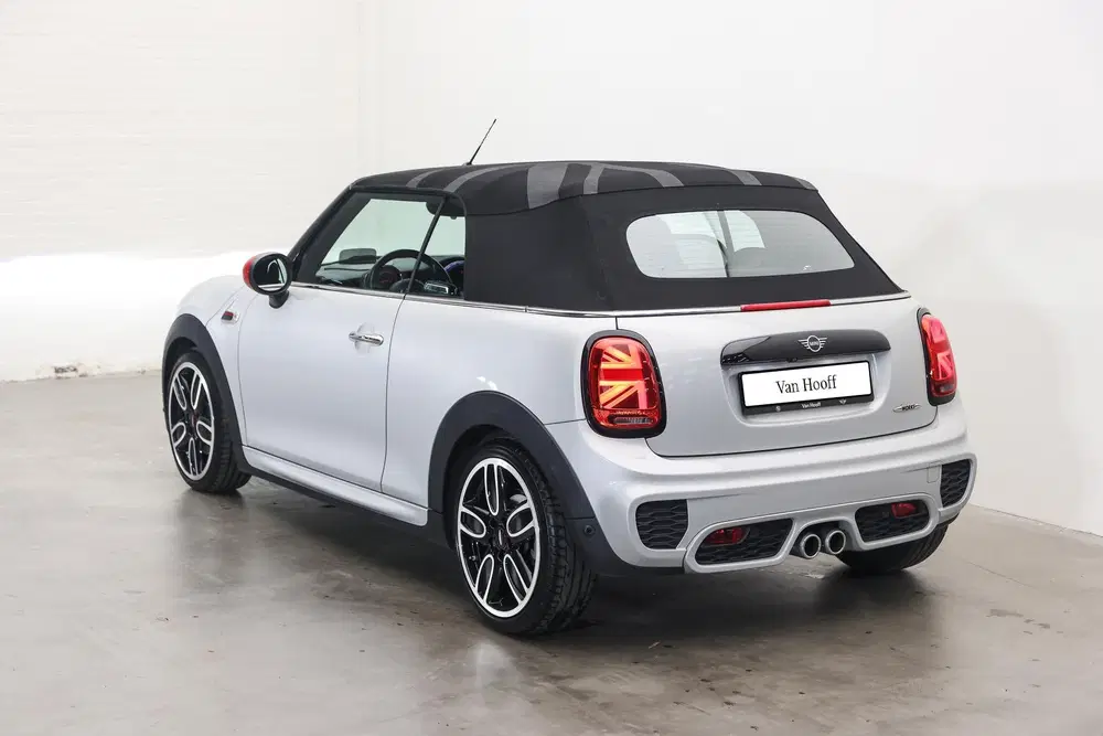 Mini Cabrio Cooper S JCW Automaat uit 2019, foto 2