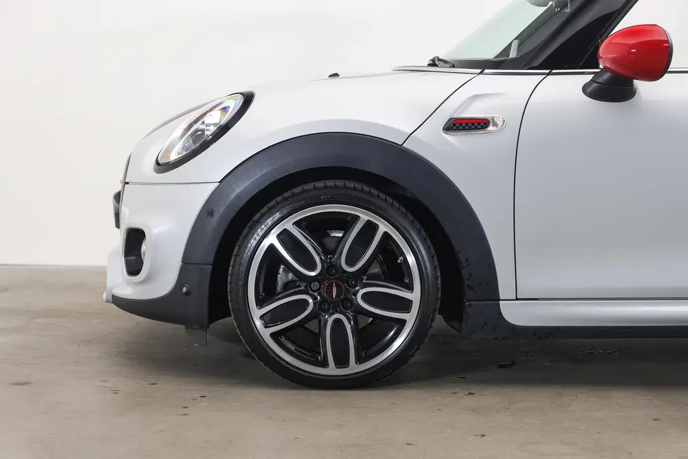 Mini Cabrio Cooper S JCW Automaat uit 2019, foto 3