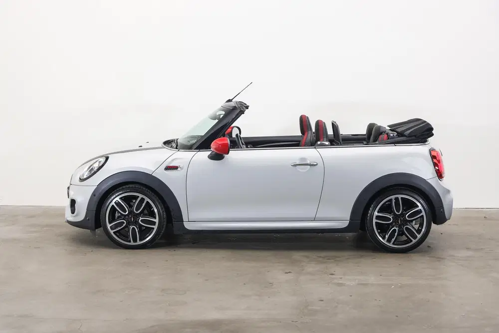 Mini Cabrio Cooper S JCW Automaat uit 2019, foto 6