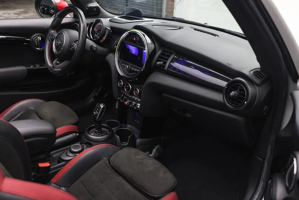 Mini Cabrio Cooper S JCW Automaat uit 2019, foto 8
