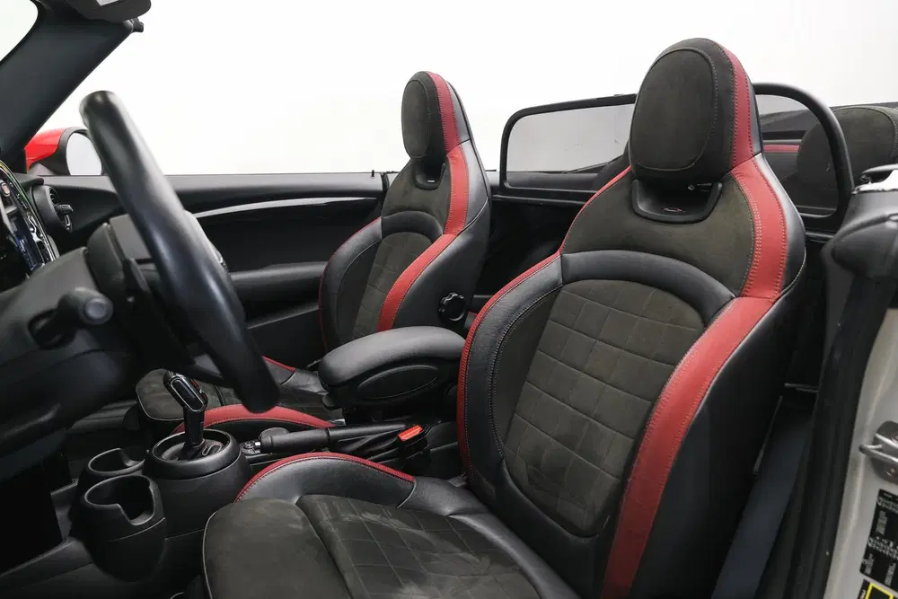 Mini Cabrio Cooper S JCW Automaat uit 2019, foto 9