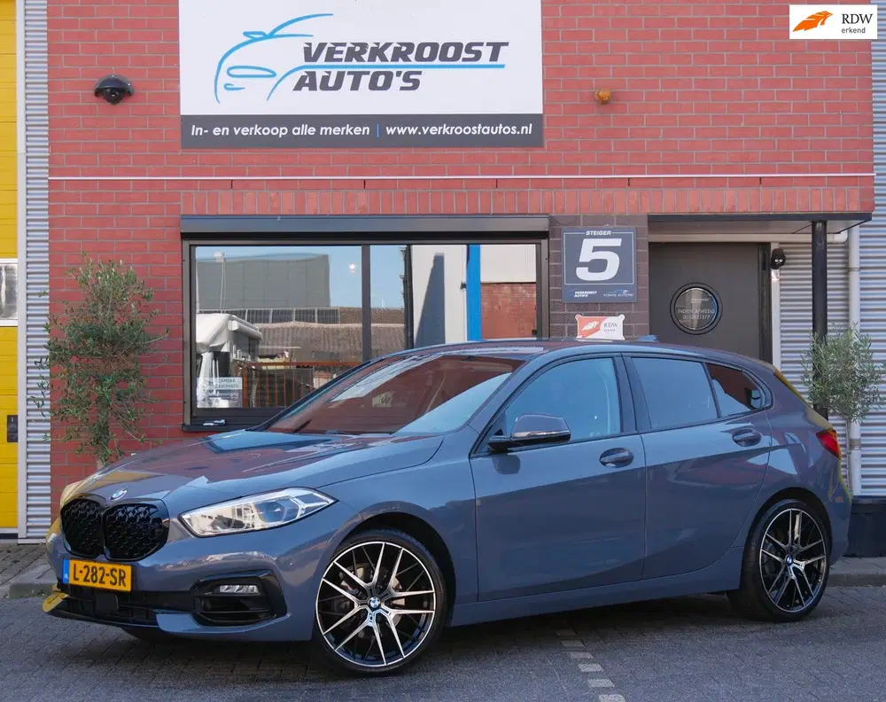 BMW 1-serie 118i Executive. sport.navi.sportstoel.vitu uit 2021