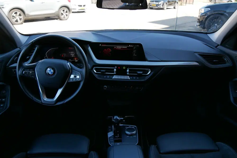 BMW 1-serie 118i Executive. sport.navi.sportstoel.vitu uit 2021, foto 15