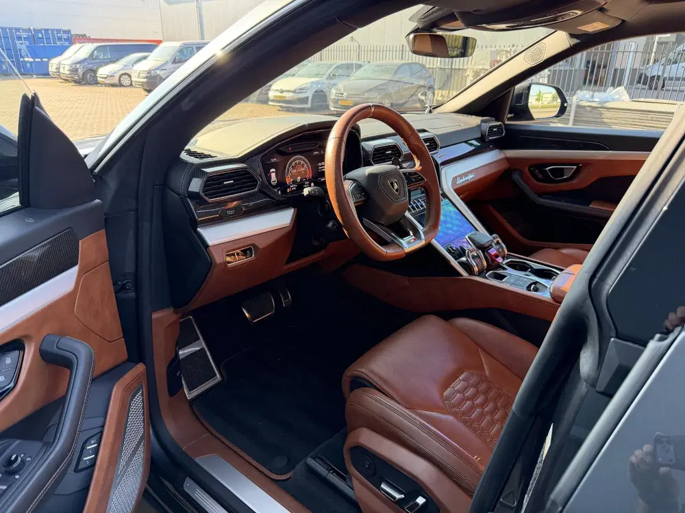 Lamborghini Urus 4.0 V8 AKRA uit 2020, foto 10