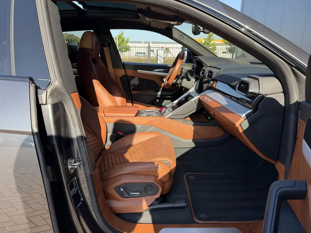 Lamborghini Urus 4.0 V8 AKRA uit 2020, foto 13