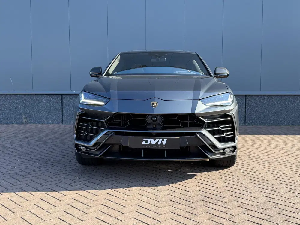 Lamborghini Urus 4.0 V8 AKRA uit 2020, foto 2