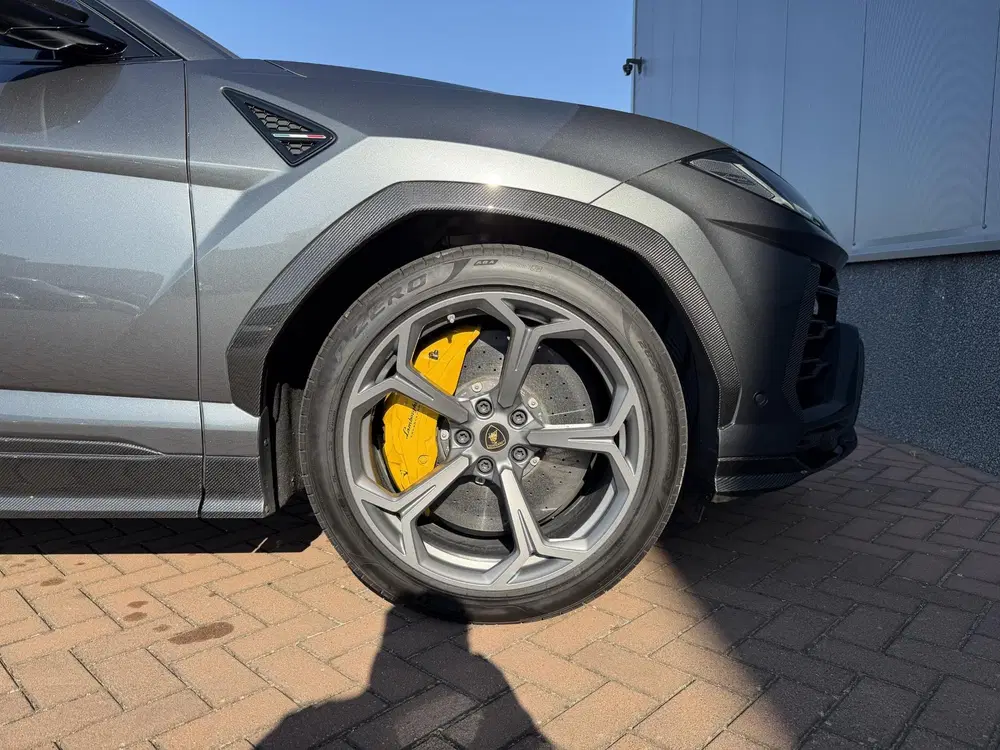 Lamborghini Urus 4.0 V8 AKRA uit 2020, foto 9
